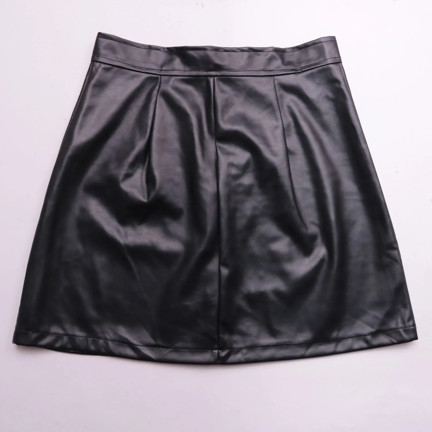 Чёрная юбка SHEIN из экокожи со складками, размер 44 (S/M)